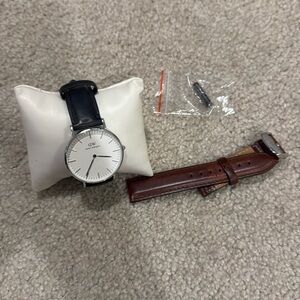Daniel Wellington Women's Watch Quartz White Dial Silver Black Leather